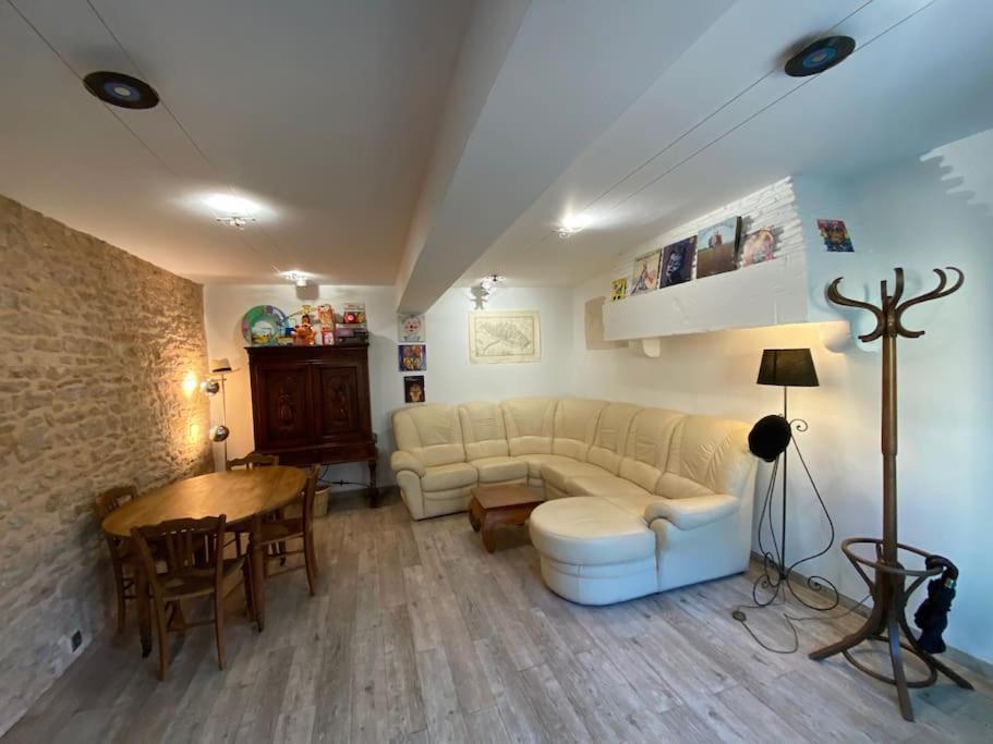 Au Lavoir Vinzelles Экстерьер фото